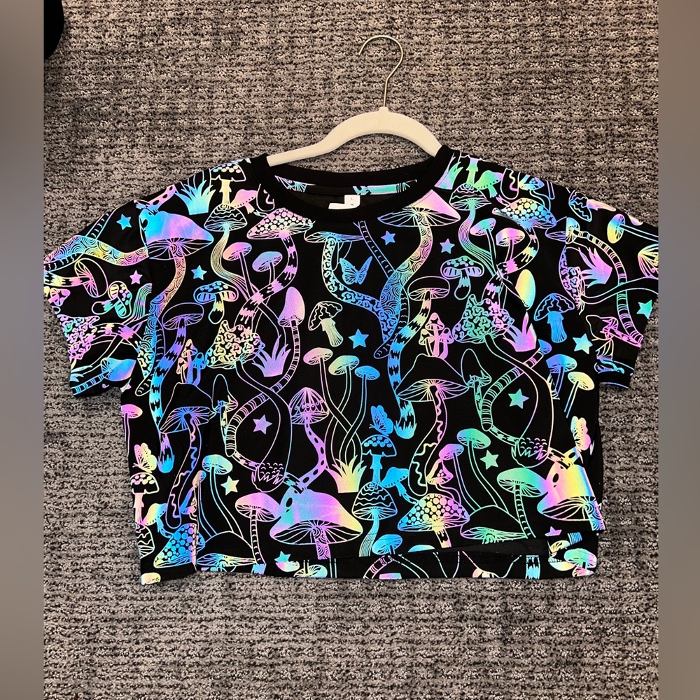 Reflective mushroom crop top Flexliving